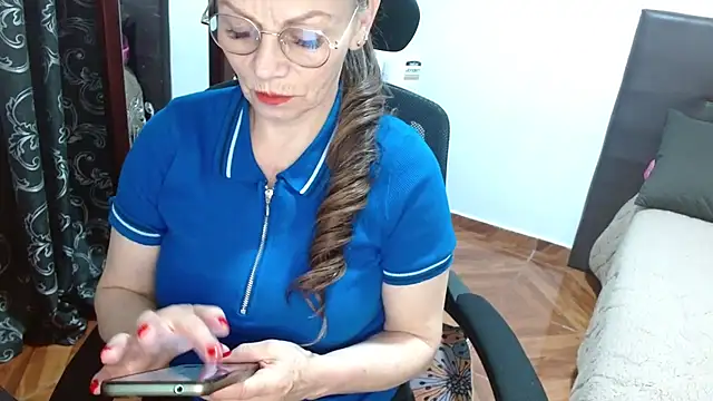 asleycavta online show from November 2025 10:52:02 PM