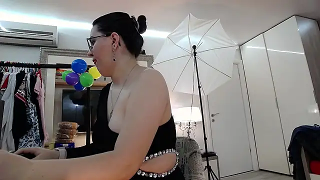 ILoveToFeelU online show from January 2025 01:00:02 AM