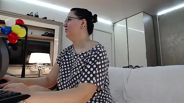 ILoveToFeelU online show from April 2026 11:00:02 PM