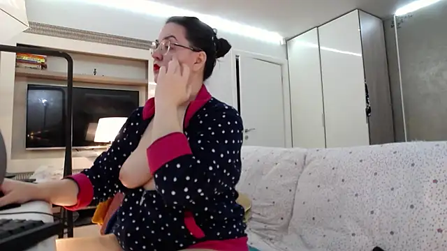 ILoveToFeelU online show from June 2026 02:12:01 AM