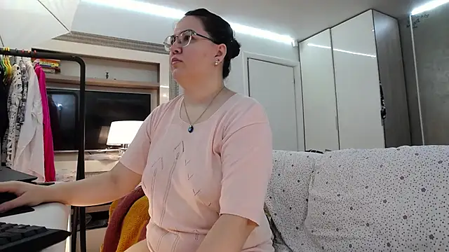 ILoveToFeelU online show from June 2026 02:02:01 AM
