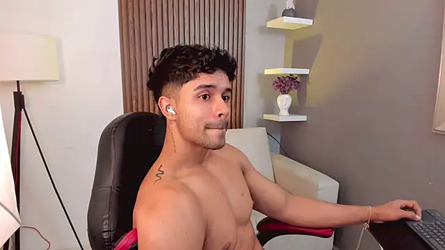 liam collins21 online show from February 2025 06:15:02 PM