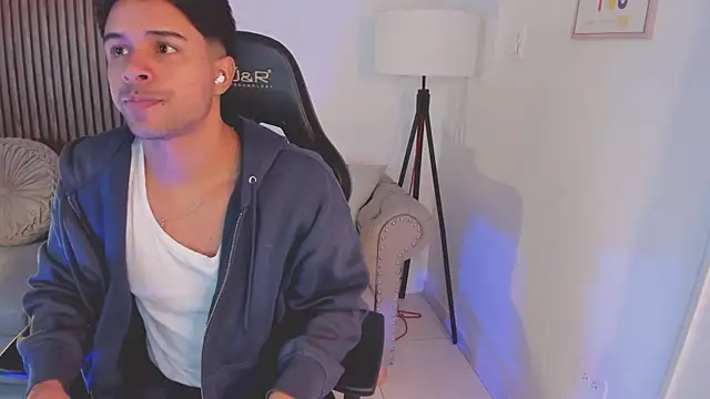 liam collins21 online show from October 2025 11:41:02 AM