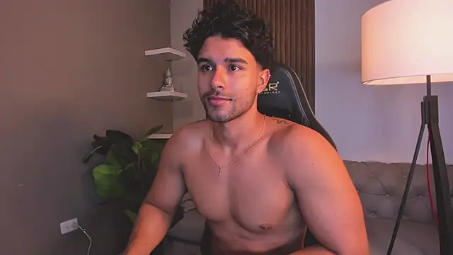 Snapshot of liam_collins21 chatting on April 2026 11:59:01 AM liam collins21 online show from April 2026 11:59:01 AM