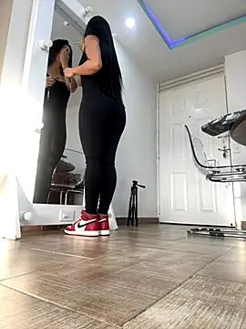 Snapshot of Lexa_queen chatting on October 2025 10:10:01 PM Lexa queen online show from October 2025 10:10:01 PM