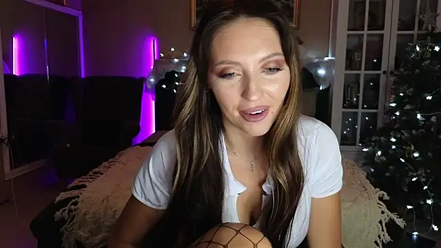 Snapshot of JoanneGG chatting on December 2024 03:43:02 PM JoanneGG online show from December 2024 03:43:02 PM