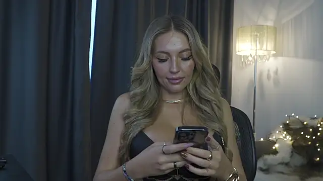 Snapshot of JoanneGG chatting on November 2025 06:45:02 AM JoanneGG online show from November 2025 06:45:02 AM