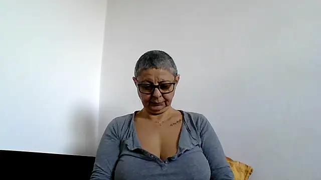 roseblak42 online show from November 2025 09:41:02 AM