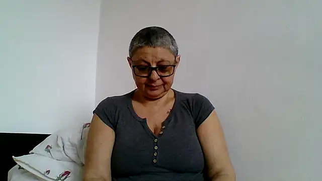 Snapshot of roseblak42 chatting on April 2026 10:15:01 AM roseblak42 online show from April 2026 10:15:01 AM