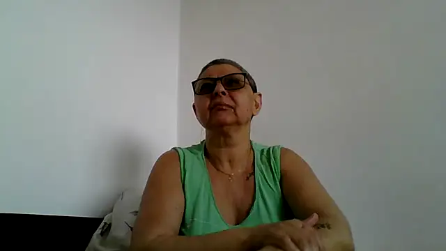 Snapshot of roseblak42 chatting on April 2026 08:31:01 AM roseblak42 online show from April 2026 08:31:01 AM