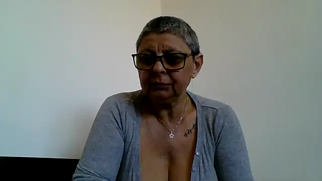 Snapshot of roseblak42 chatting on April 2026 04:06:02 PM roseblak42 online show from April 2026 04:06:02 PM