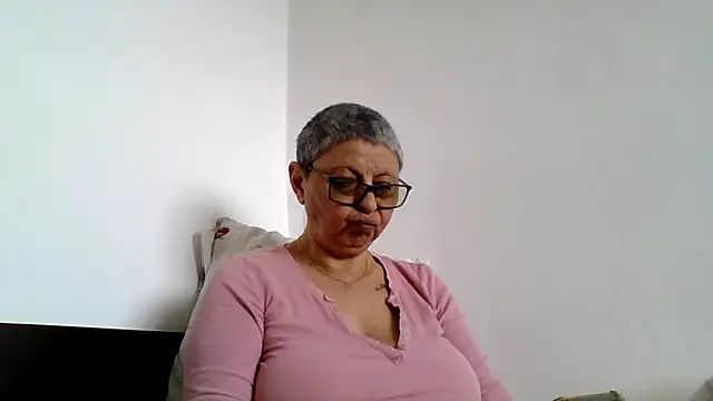 Snapshot of roseblak42 chatting on April 2026 09:01:02 AM roseblak42 online show from April 2026 09:01:02 AM
