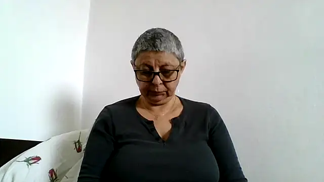 Snapshot of roseblak42 chatting on May 2026 12:43:01 PM roseblak42 online show from May 2026 12:43:01 PM