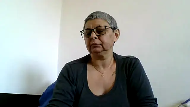 Snapshot of roseblak42 chatting on May 2026 04:01:01 PM roseblak42 online show from May 2026 04:01:01 PM