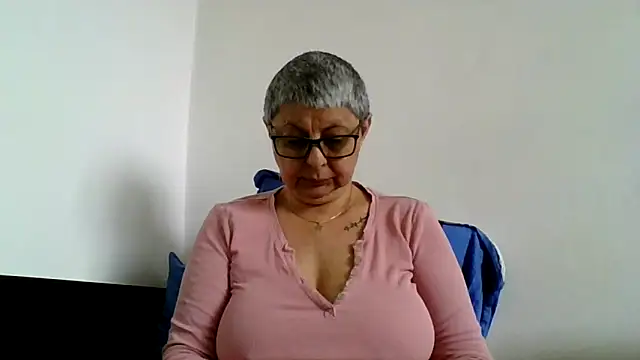 Snapshot of roseblak42 chatting on May 2026 08:41:01 AM roseblak42 online show from May 2026 08:41:01 AM