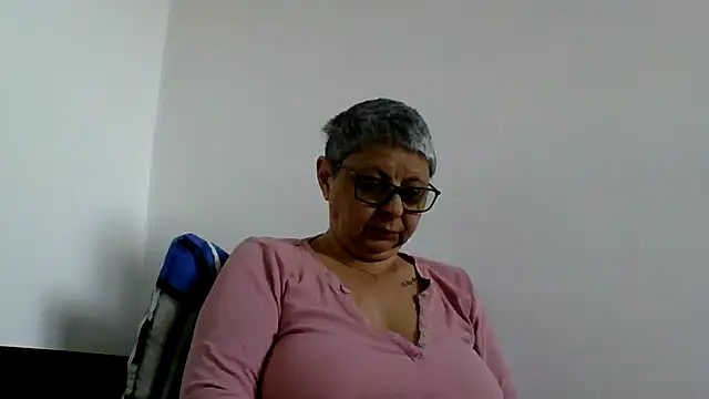 Snapshot of roseblak42 chatting on May 2026 03:17:01 PM roseblak42 online show from May 2026 03:17:01 PM