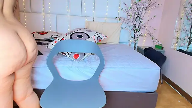 Snapshot of kiana_cream chatting on February 2025 05:48:01 PM kiana cream online show from February 2025 05:48:01 PM