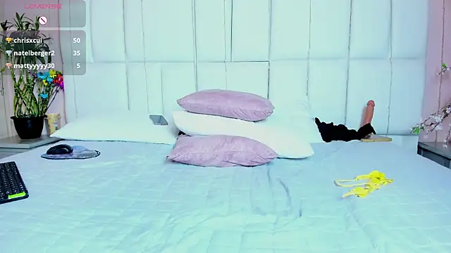 Snapshot of kiana_cream chatting on March 2025 03:04:01 AM kiana cream online show from March 2025 03:04:01 AM