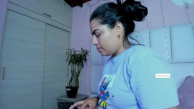 Snapshot of kiana_cream chatting on March 2025 11:38:02 AM kiana cream online show from March 2025 11:38:02 AM