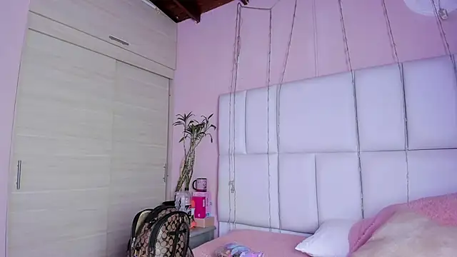 Snapshot of kiana_cream chatting on September 2025 11:36:02 AM kiana cream online show from September 2025 11:36:02 AM