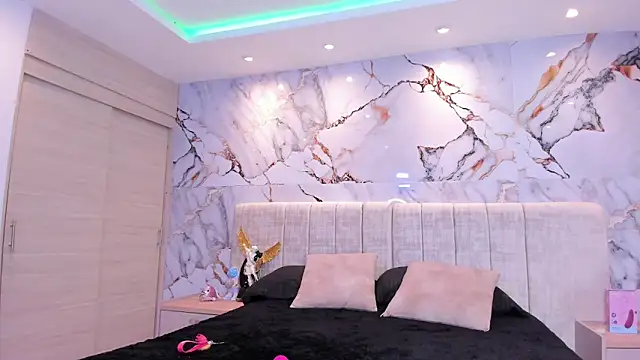 Snapshot of kiana_cream chatting on November 2025 06:19:02 PM kiana cream online show from November 2025 06:19:02 PM