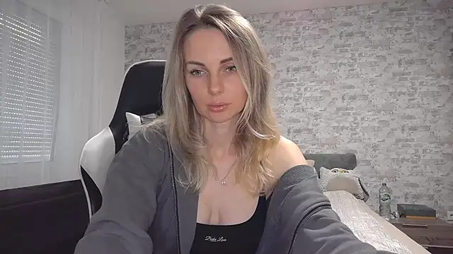 AlissonBia online show from October 2025 03:52:01 PM