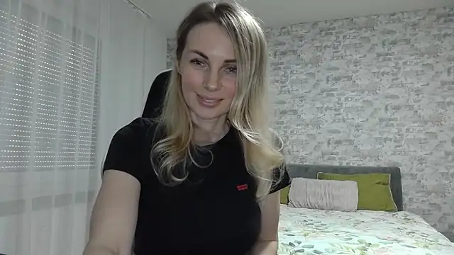 AlissonBia online show from April 2026 06:05:02 PM