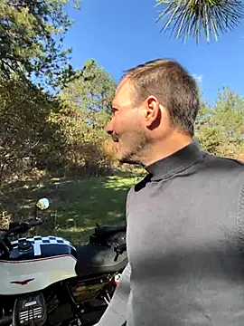 Adventurehotman online show from October 2025 10:58:02 AM