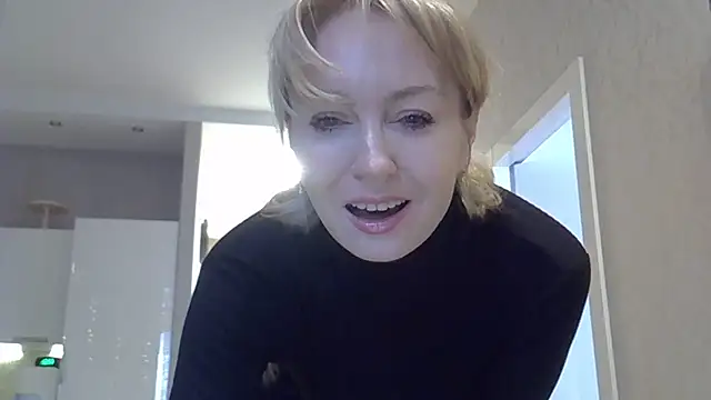 Snapshot of ZarinaSwift chatting on March 2026 04:40:01 AM ZarinaSwift online show from March 2026 04:40:01 AM