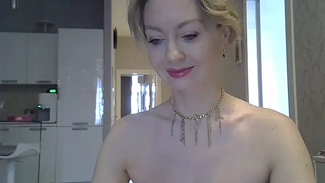 Snapshot of ZarinaSwift chatting on March 2026 04:40:02 AM ZarinaSwift online show from March 2026 04:40:02 AM