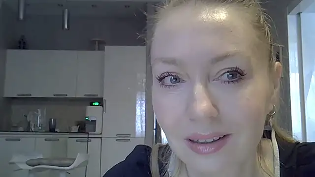 Snapshot of ZarinaSwift chatting on March 2026 05:13:01 AM ZarinaSwift online show from March 2026 05:13:01 AM