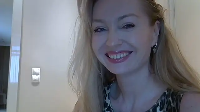 Snapshot of ZarinaSwift chatting on March 2026 10:59:02 AM ZarinaSwift online show from March 2026 10:59:02 AM