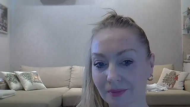 Snapshot of ZarinaSwift chatting on March 2026 09:32:01 AM ZarinaSwift online show from March 2026 09:32:01 AM
