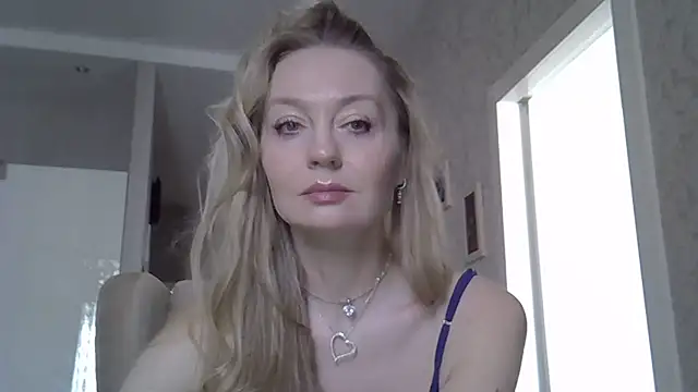 Snapshot of ZarinaSwift chatting on April 2026 04:33:02 AM ZarinaSwift online show from April 2026 04:33:02 AM