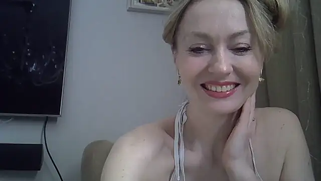 Snapshot of ZarinaSwift chatting on April 2026 04:48:01 AM ZarinaSwift online show from April 2026 04:48:01 AM