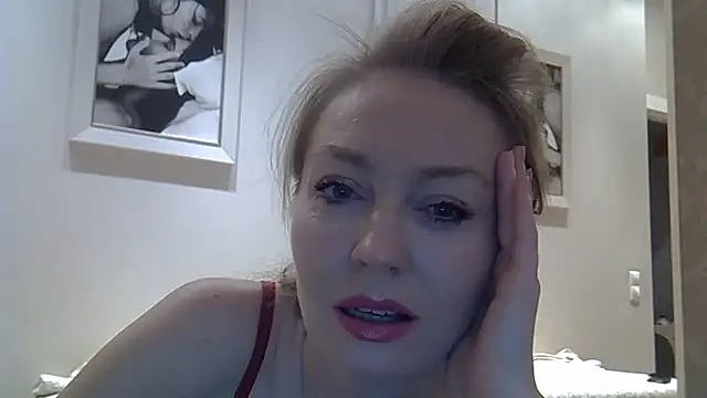 Snapshot of ZarinaSwift chatting on April 2026 04:46:02 AM ZarinaSwift online show from April 2026 04:46:02 AM