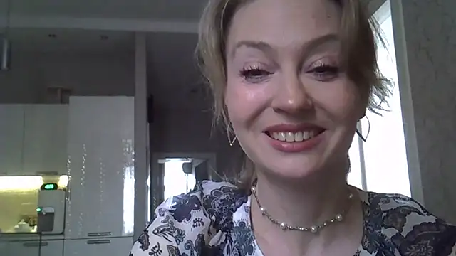 Snapshot of ZarinaSwift chatting on May 2026 04:31:01 AM ZarinaSwift online show from May 2026 04:31:01 AM