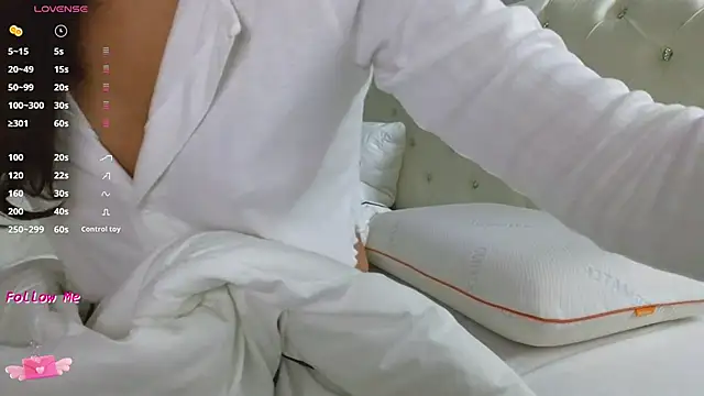 LaraSkinny online show from November 2025 02:23:02 AM