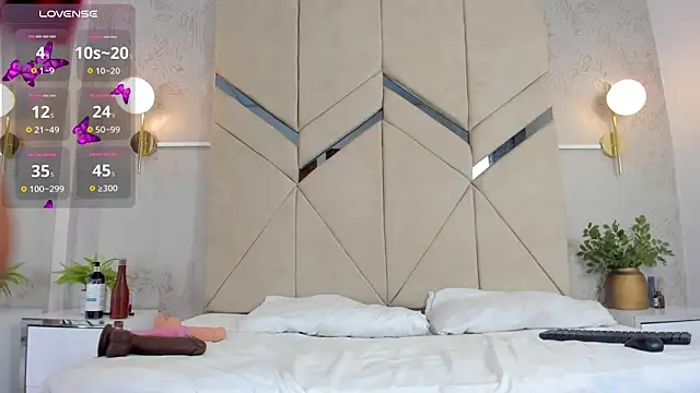 LiaVelez online show from October 2025 01:42:02 PM