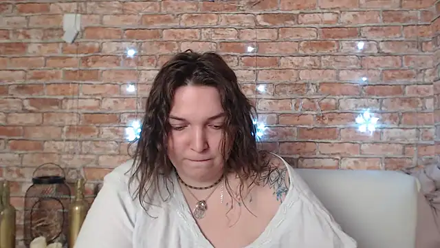 Amelia Kiss  online show from January 2025 07:07:01 AM