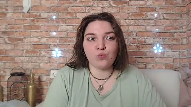 Amelia Kiss  online show from January 2025 03:45:01 AM