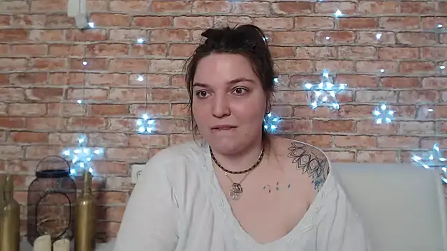 Amelia Kiss  online show from February 2025 03:45:01 AM