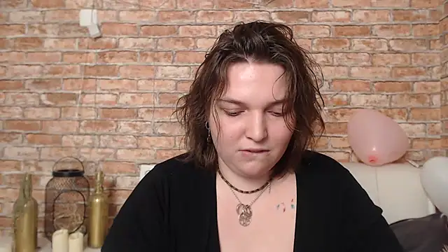 Amelia Kiss  online show from February 2025 06:52:02 AM