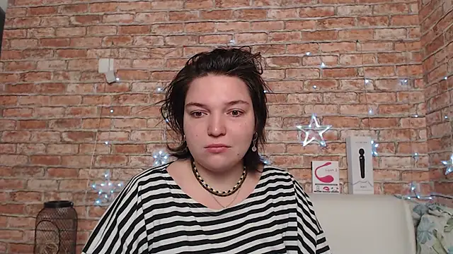 Amelia Kiss  online show from September 2025 12:32:02 AM