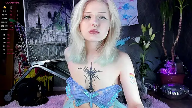 Snapshot of little_grinch666 chatting on January 2025 08:54:01 PM little grinch666 online show from January 2025 08:54:01 PM