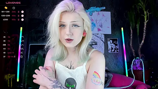 Snapshot of little_grinch666 chatting on February 2025 08:09:02 PM little grinch666 online show from February 2025 08:09:02 PM