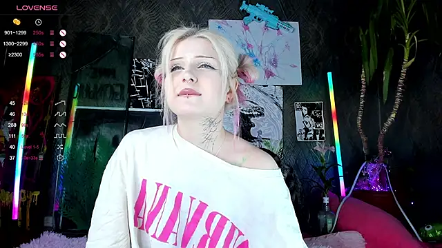 Snapshot of little_grinch666 chatting on March 2025 05:46:01 PM little grinch666 online show from March 2025 05:46:01 PM