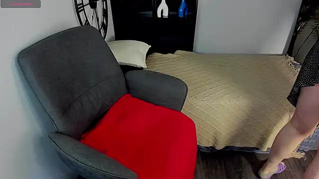 Snapshot of ZoeEast chatting on November 2025 01:23:01 PM ZoeEast online show from November 2025 01:23:01 PM