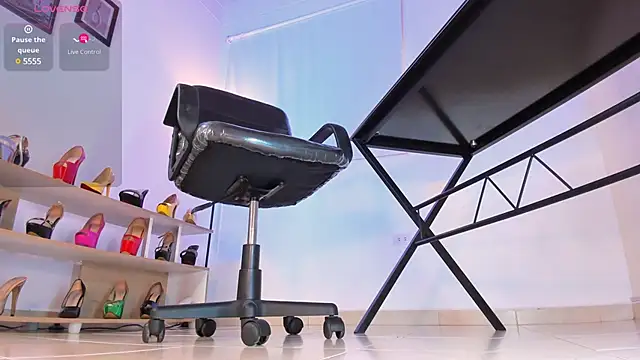 violettastrada online show from February 2025 08:33:01 PM