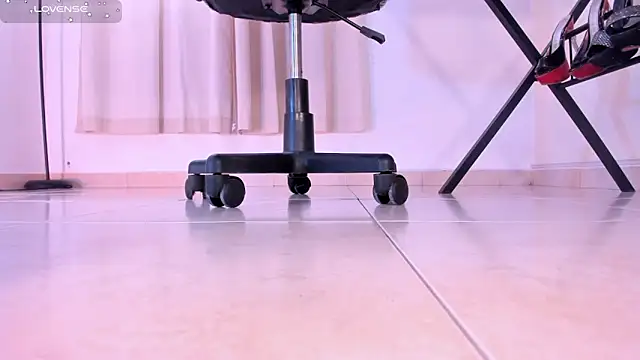 violettastrada online show from September 2025 12:40:01 PM